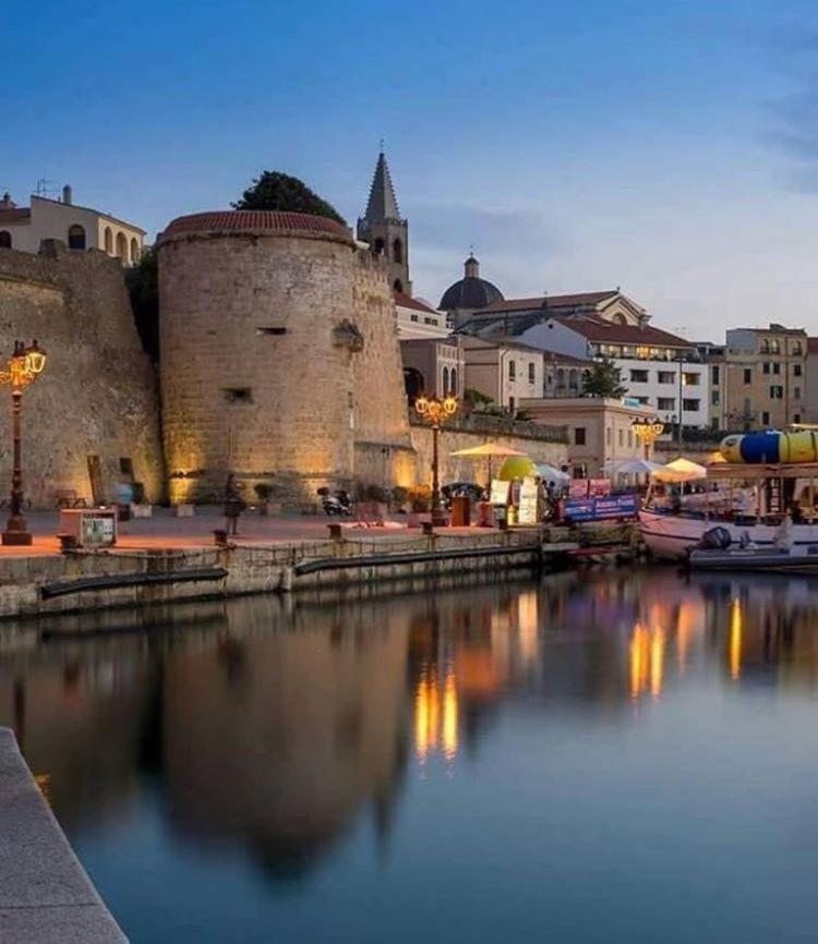 Appartamento In Centro Fronte Spiaggia Del Lido Con Terrazza Vista Mare E Wi-Fi Alghero Zewnętrze zdjęcie